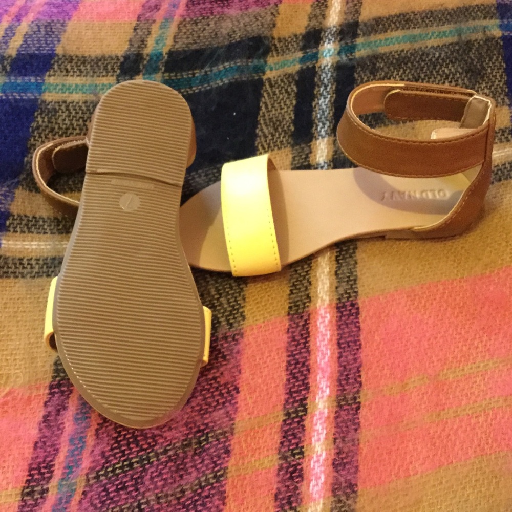 Toddler goIrl ankle strap sandals - Picture 2 of 3